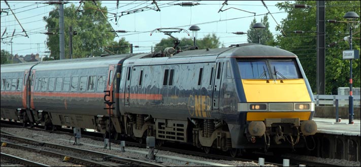 GNER class 91 comes slowly into Doncaster station 