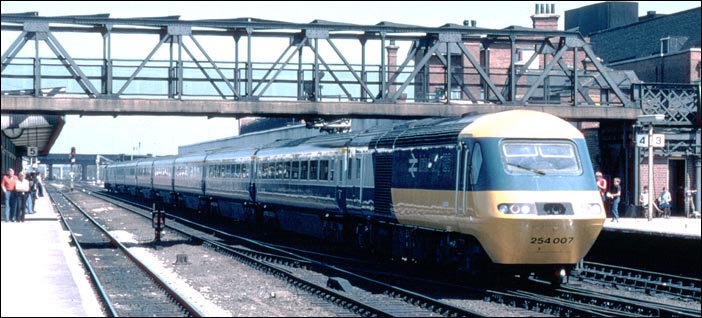 Inter-City 125 class 254 007 on the fast line at Doncaster 