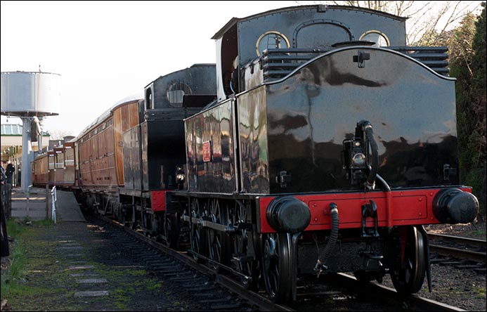 The Web Coal Tank no.1054 and the LMS 0-6-0T at Louhborough station