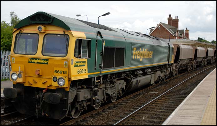Freightliner Class 66615 with a freight int Kettering station 
