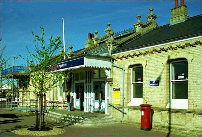 The outside of Kings Lynn station in 2002