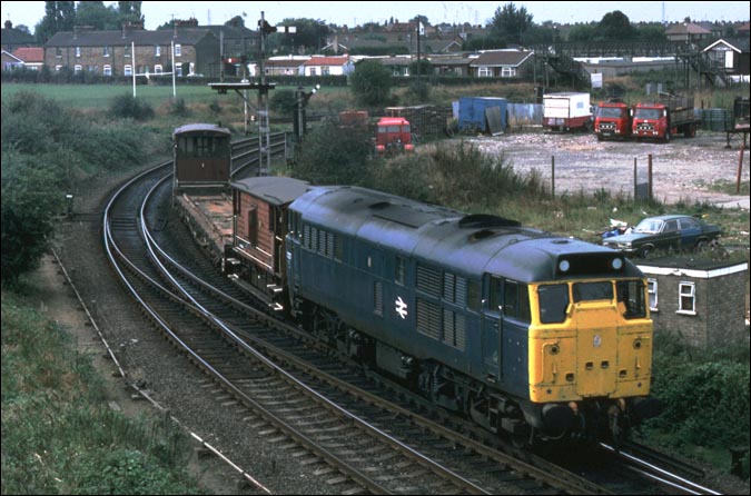  class 31 on a short freight comes from Peterborough into Whitemoor 