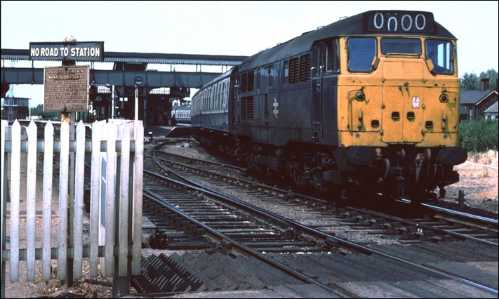A class 31 comes out of the GN&GEJR platforms at March 