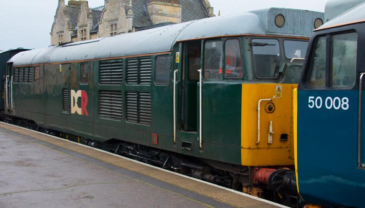 Class 31601 and class 50008 at the Wansford 
