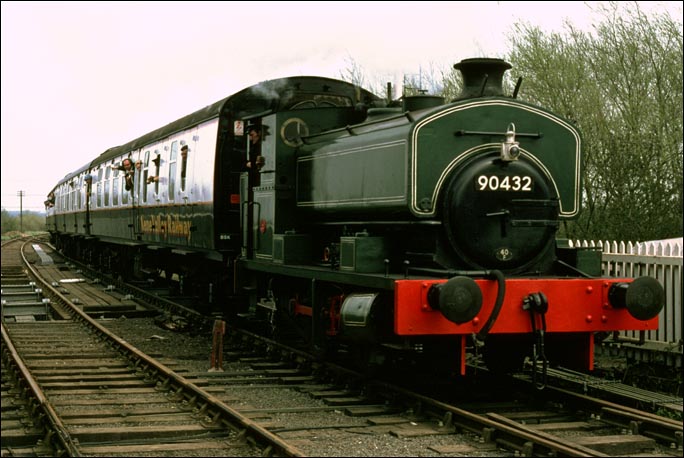0-4-0ST number 90432 into Wansford