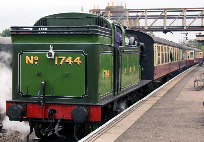GNR N2 0-6-2T in Wansford station in 2015