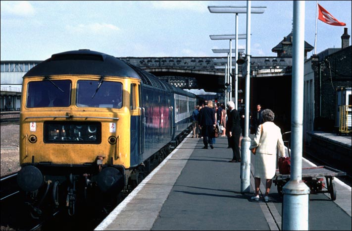 A class 47 comes into platform 2 at Peterborough station