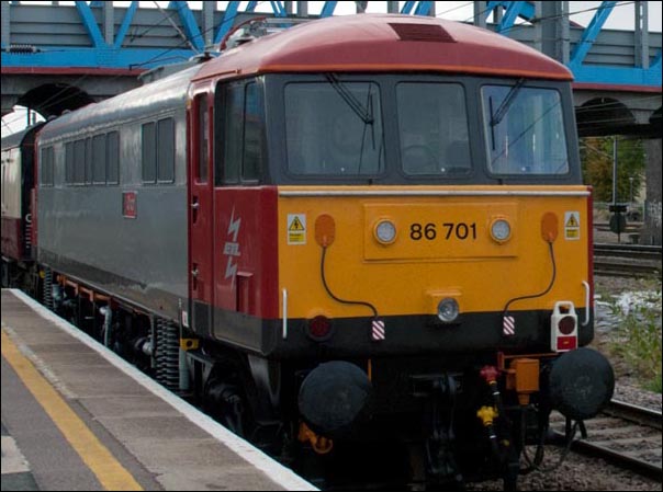 ETL class 86701 Orion on the rear of the train.