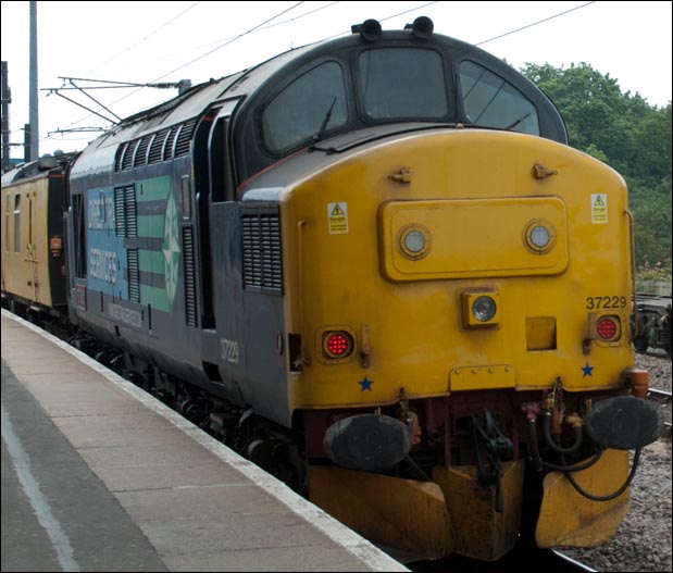 DRS class 37229 comes into platform 5 with a Network Rail test train on the 28th of April 2011
