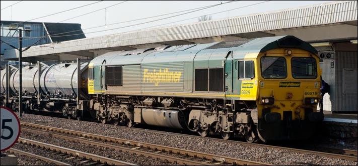 Freighliner class 66519 in platform 4 on the 29th of March 2012