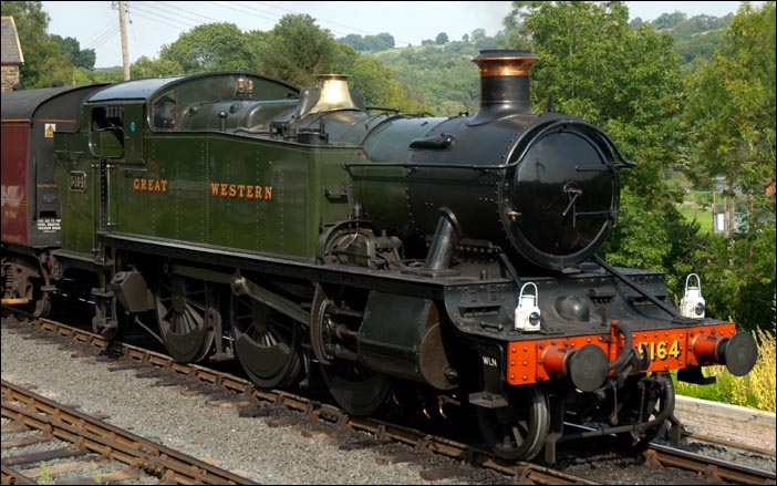 5164 is GWR class 5101 large Prairie 2-6-2T which was built in 1930