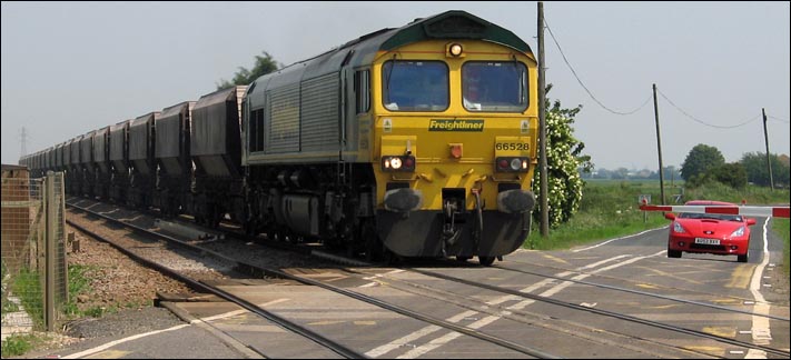 Freightliner class 667528 heading for Peterborough in June 2006 near Turves 