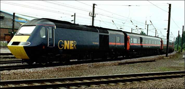 GNER HST class 43113 The Highlands brings in its train into York in 2004
