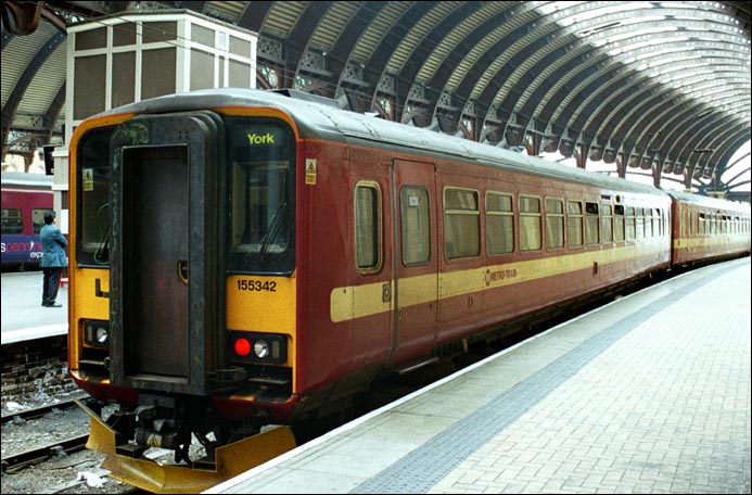 Metro class 155342 in York station in 2004