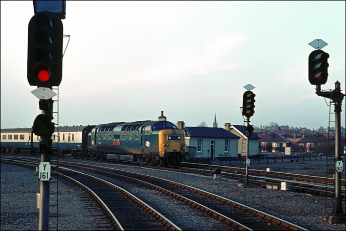 Deltic round the curve at the north of York station 